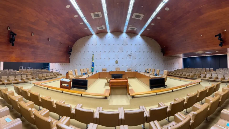 STF vive crise histórica julgando Vorcaro associado ao ministro Moraes.