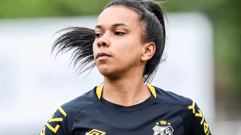 Vivian de Osasco durante treino tático no Santos.