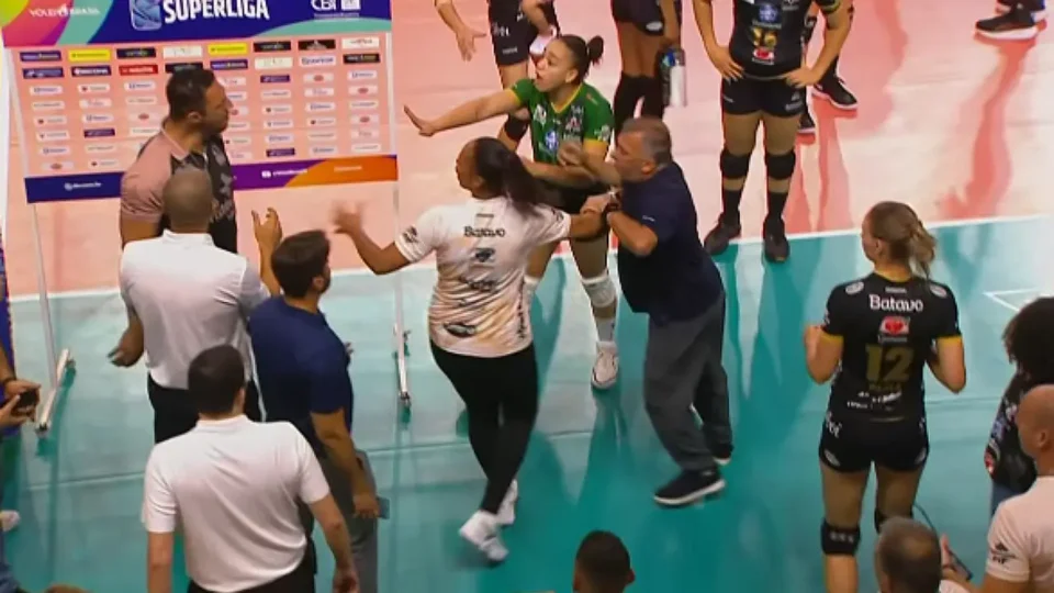 Rola treta logo após Mack 1x3 Osasco em BH pela 2ª rodada da Superliga.