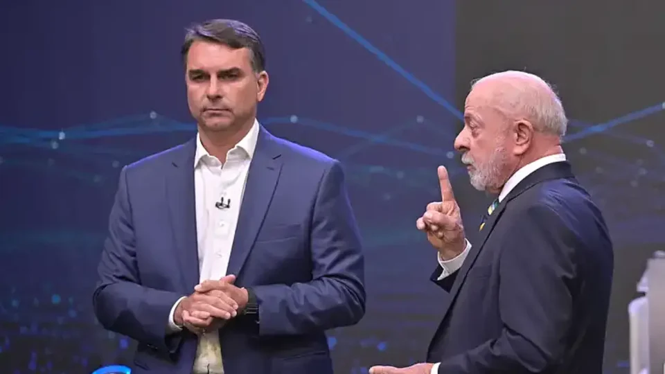 Presidente Lula protocola quebra de sigilo no TSE e reforça desafio ao rival Bolsonaro.